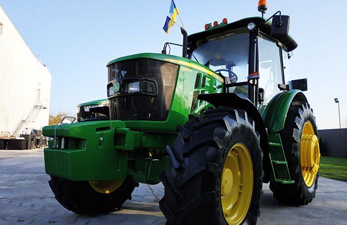 Трактор John Deere 6135B Premium JD-6135B-135HP фото