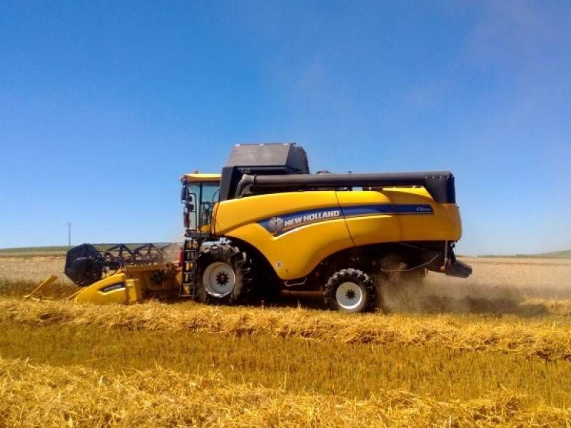 Комбайн New Holland CX6.90 NHCX690 фото